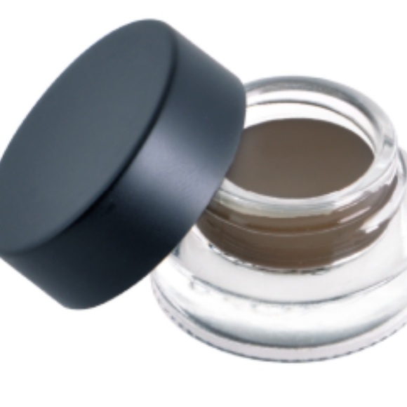 Beauty Essentials - Picture 2 of 5